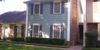 Village Green Townhouse for Lease! Gallery 1