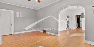 Beautiful Home with Washer/Dryer and Fenced Yard Gallery 4