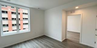 725 W Pratt Gallery 38