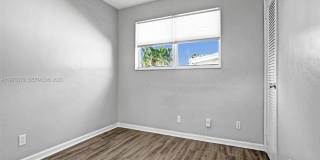 949 SE 10th Ct Gallery 21