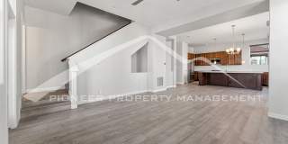 Beautiful Townhome with Central A/C and Two Car Garage! Gallery 13