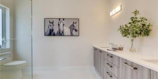682 NE 43rd Street Gallery 17
