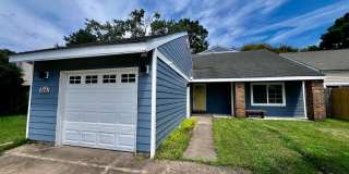 Charming single family home on peaceful canal Gallery 3