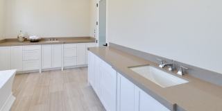 Newer Construction in Manhattan Beach Hill Section Gallery 35