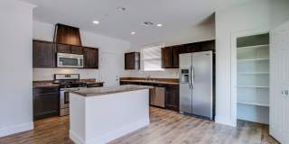 Beautiful 3 Bed 2.5 Bath home in Tuscany community! Gallery 14