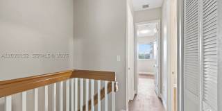 1049 NE 42nd Pl Gallery 14