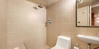 2 BDR Gorgeous Updated Townhome with Huge Garden Gallery 28