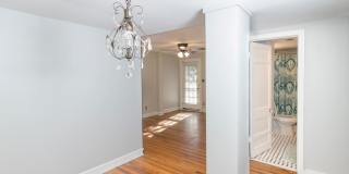 Charming Midtown Condo with Private Entrance Gallery 7