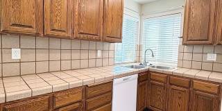 Beautifully Upstairs Condo at Ridgecrest Condominiums!! HOA Pool/Jacuzzi Gallery 8