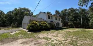 4BR Colonial with Garage and Large Lot Gallery 1