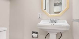 Bright 2 Bedroom Townhouse with Creek Views and Excellent Commuter Location Gallery 5