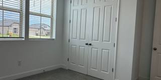 Beautiful 3 Bedroom Home in Grand Hollow with Resort-Style Amenities! Gallery 8