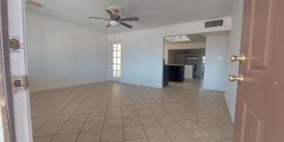 2448 W FREEWAY Lane Gallery 3