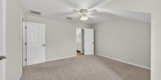 Townhome in Eagle Harbor Gallery 19