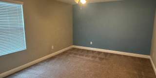 Spacious 5-Bedroom Riverview Home Gallery 42