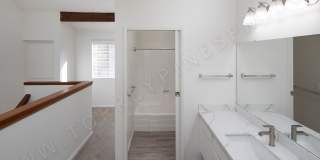 Tri-Level La Jolla Townhouse with Washer/Dryer and Garage! Gallery 12