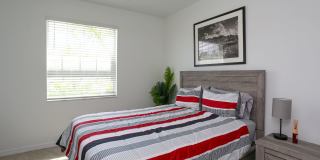 ** 4/3 HEATED POOL AND SPA FURNISHED HOME MODERN IN HIGHLY DESIRED NORTH NAPLES *** AVAILABLE STARTING APRIL-NOVEMBER 2026  LONGER TERM OR SHORT TERM 3 MONTHS OR MORE ** Gallery 31