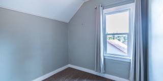 Cute Downtown 2 Bedroom House with Garage & Fenced Yard - Dogs Welcome Gallery 12
