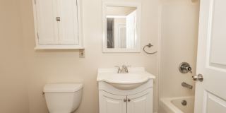 Walk to UC & UC Medical | 1BR/2BR Apartments Gallery 71