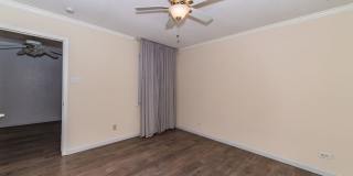 RENOVATED 2-BEDROOM TOWNHOME IN AHISD Gallery 17