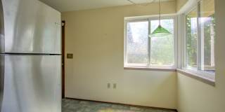 West Olympia 2bd 1 bath Cottage Rambler with Garden Space Gallery 10