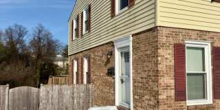 Charming 3Bed/1.5Bath Townhouse in Carney Gallery 1
