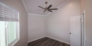 Modern stand alone 2 bedroom home, back gate close - No Pets! Gallery 8
