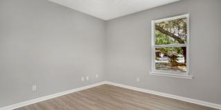 3 bedroom 2 bath home in Village Green Gallery 17