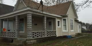 3Bed/2Bath House with Off-Street Parking, Washer/Dryer. Close to Bus Route & Pet Friendly Gallery 1