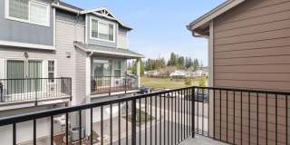 Spectacular 2 Bed | 2.5 Bath + Office/Den Townhome | Prime Hillsboro Location | Modern Living | Close to Everything Gallery 16