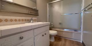 Wonderful Gated 2-Bedroom Downstairs Apartment Gallery 13