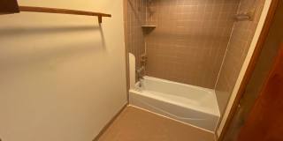 Room in 3 Bedroom Home at Grove Ave Gallery 29