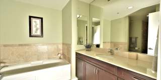 65 E Monroe Street Gallery 21