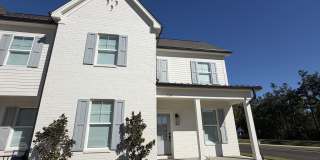 3BD/3.5BA End Unit in Patterson Place! Gallery 1