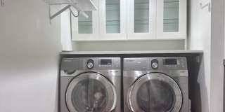 Charming 4 Bedroom Residence with Expansive Yard Gallery 28