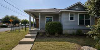 4 Bed House - North of UT Campus Gallery 1