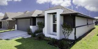 Stylish, Modern, Nearly New | 4-Bed | 2-Bath | Deer Creek Schools Gallery 6