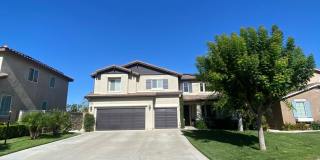 Beautiful Pool Home with Five Bedrooms Gallery 1