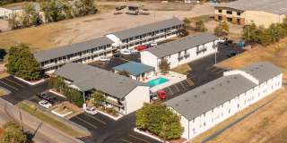 Mill Creek: 1 & 2 Bedroom Apartments with Pool & Clubhouse Gallery 16