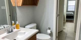 3BR/3BA House Near Campus Gallery 13