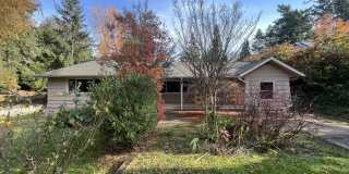 Beautiful 3-Bedroom Home with Remodeled Kitchen, Dual Living Spaces & Spacious Backyard Gallery 1