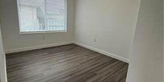 715 N WOODLAWN Avenue Gallery 4