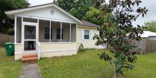 Cute 2 bedroom 1 bath single home Gallery 1