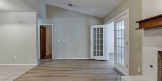 2 Bed Jack & Jill Bathroom  2 Car Garage With Office In The Heart of Yukon! Gallery 12