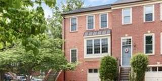 Gorgeous 3BR 2 full bath, 2 half bath end unit townhome located in the Woodmont Place community of Rockville Gallery 1