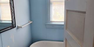 Spacious 3BR, 2BTH with parking off street Gallery 6