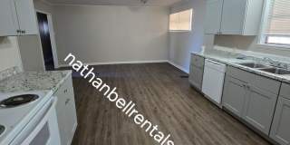 Single-Family Home: 4 bed, 2 bath Gallery 1