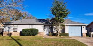 3 bedroom 2 bath house available for rent! Gallery 1