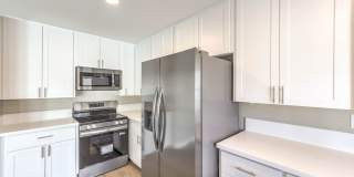 Huge one bedroom condo close community pool and tennis courts. Gallery 13
