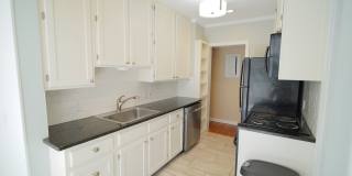 3 Bed / 1 Bath Home w/Sunroom in Midtown Neighborhood! Gallery 9